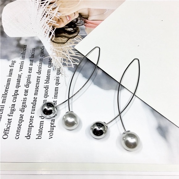 Silver Faux Pearl/Bead Crossover Ear Wire Earrings - Picture 4 of 8